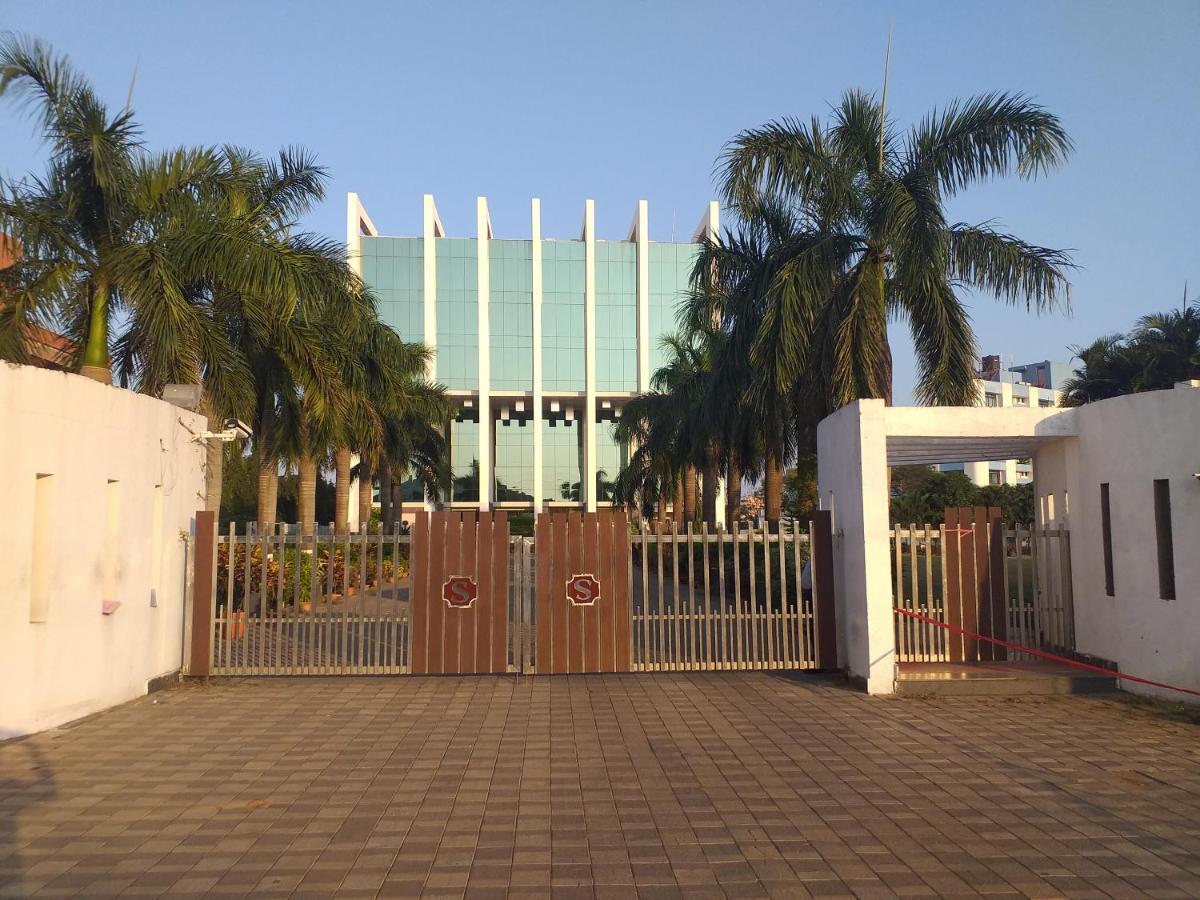 Hotel Sandy'S Tower Bhubaneswar Exterior photo