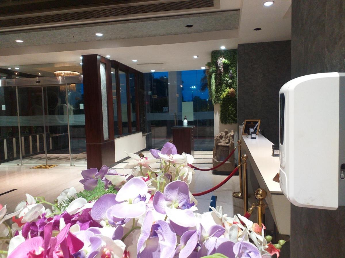 Hotel Sandy'S Tower Bhubaneswar Exterior photo