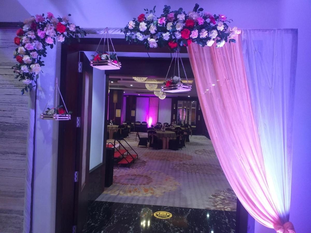 Hotel Sandy'S Tower Bhubaneswar Exterior photo