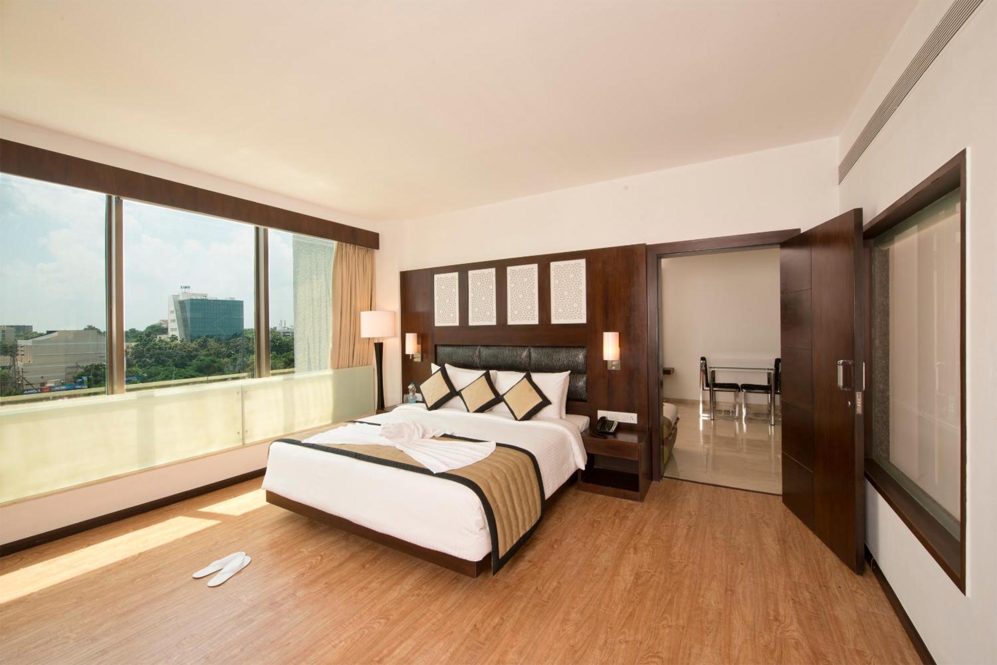 Hotel Sandy'S Tower Bhubaneswar Exterior photo