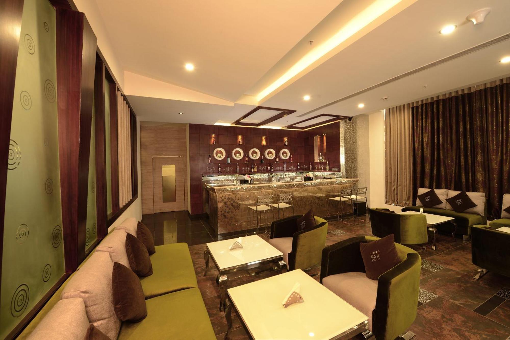 Hotel Sandy'S Tower Bhubaneswar Exterior photo
