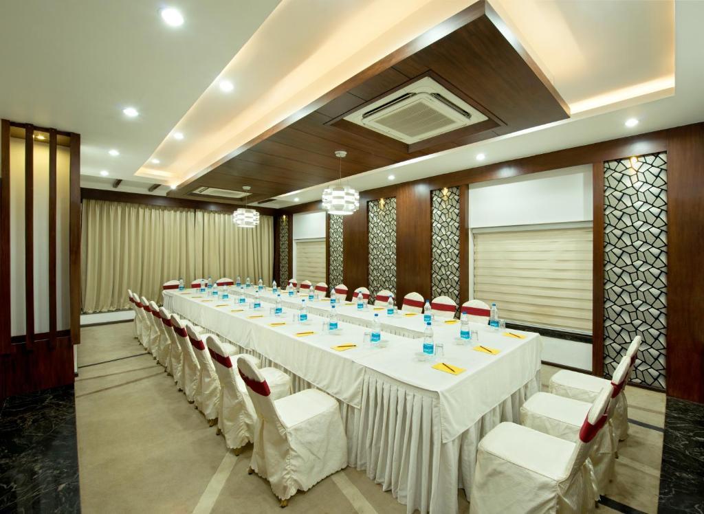 Hotel Sandy'S Tower Bhubaneswar Exterior photo