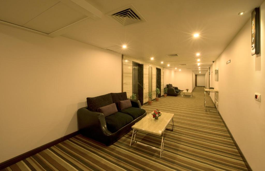 Hotel Sandy'S Tower Bhubaneswar Exterior photo